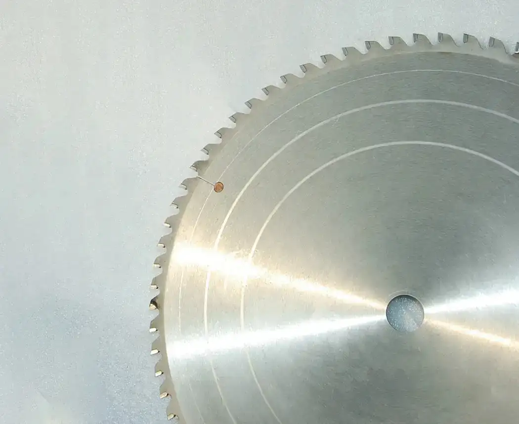 what should be noted when using toothed saw blades
